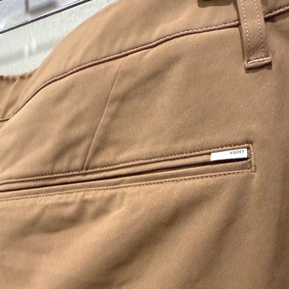 Vuori Men's Tan Shorts Size 38 NWOT - Picture 5 of 5